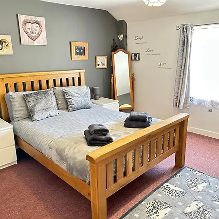 Llanidloes Townhouse-Pet-Friendly-Sleeps 6-Mid Wales Apartment Exterior photo