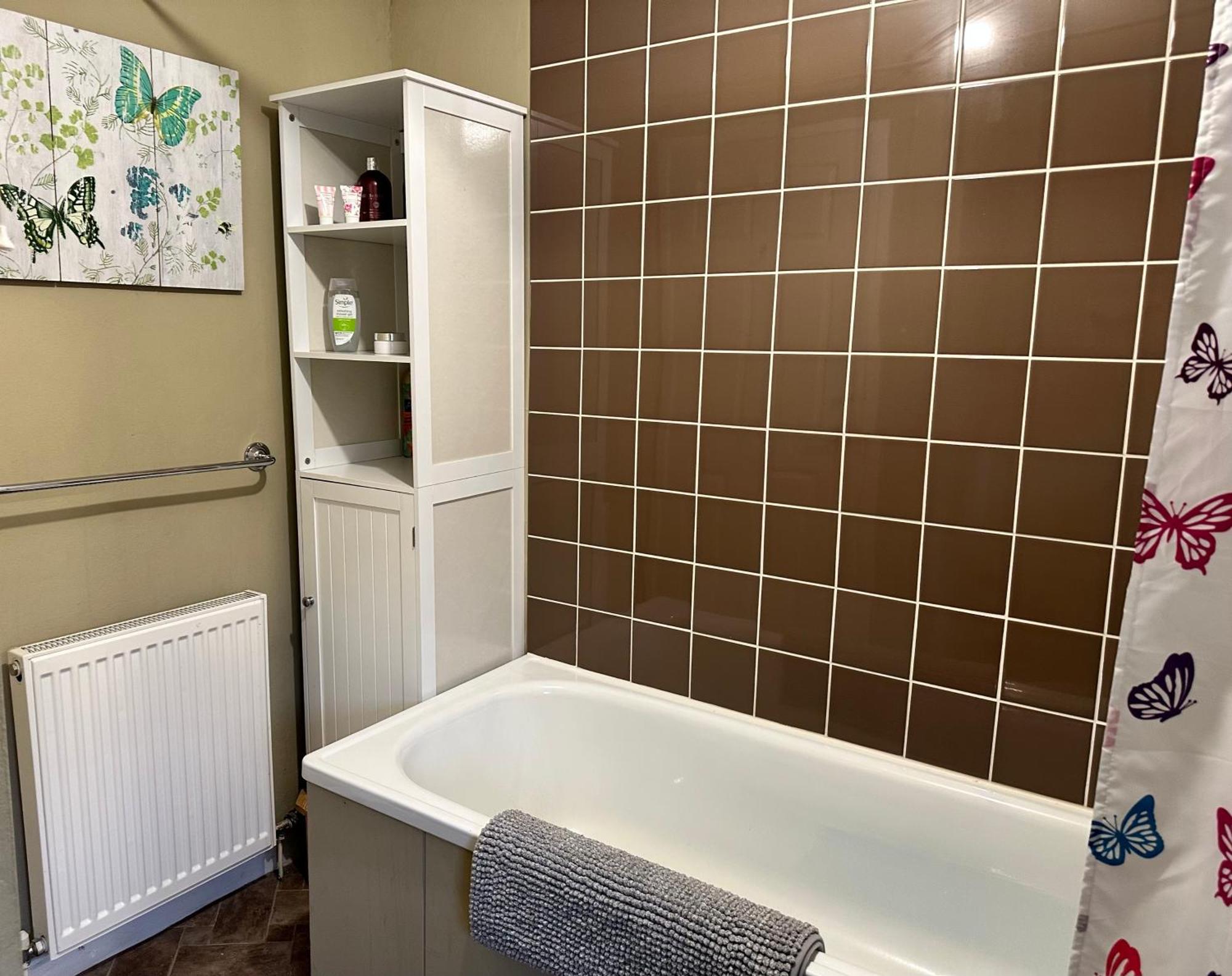 Townhouse-pet-friendly-sleeps 6-mid Wales