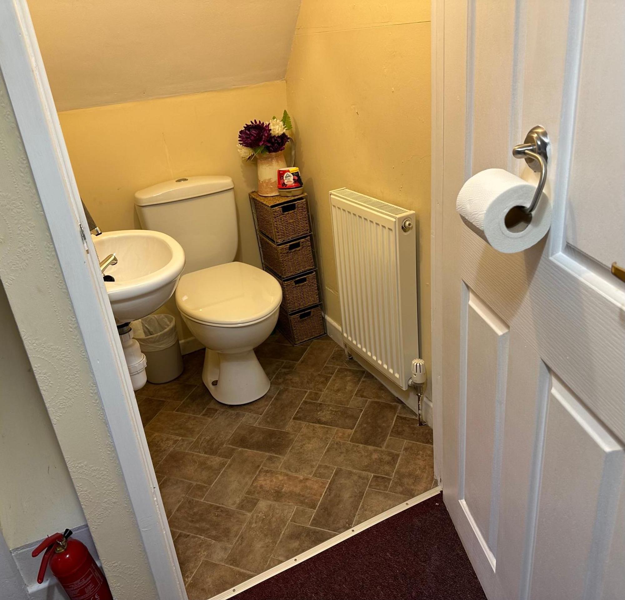 Townhouse-pet-friendly-sleeps 6-mid Wales Apartment Llanidloes