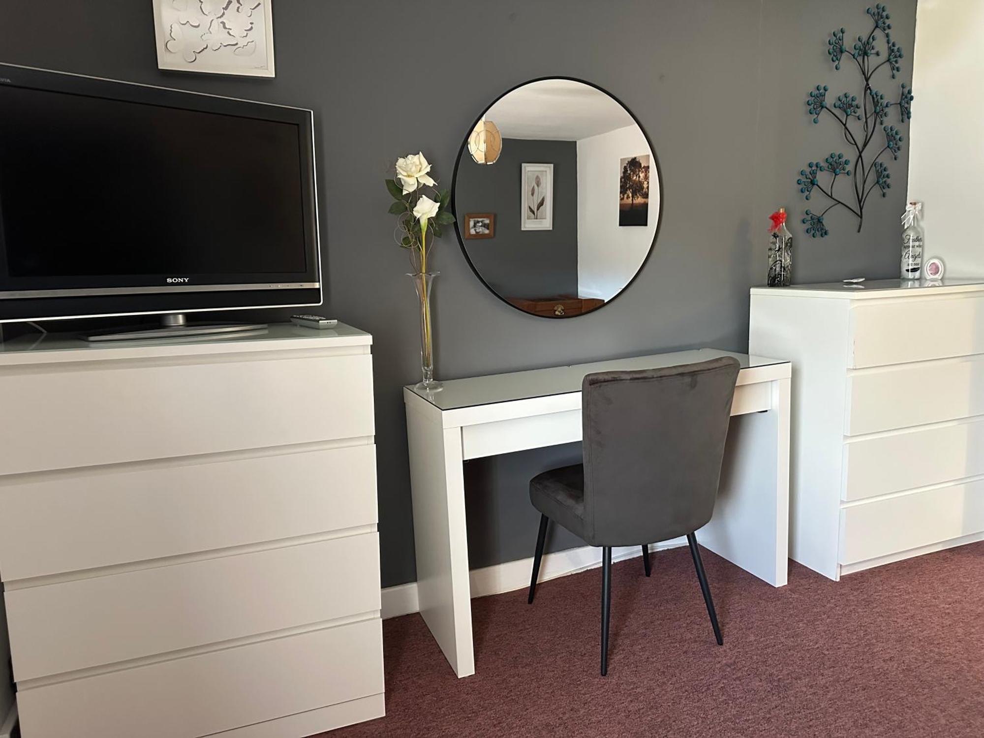 Townhouse-pet-friendly-sleeps 6-mid Wales Apartment *