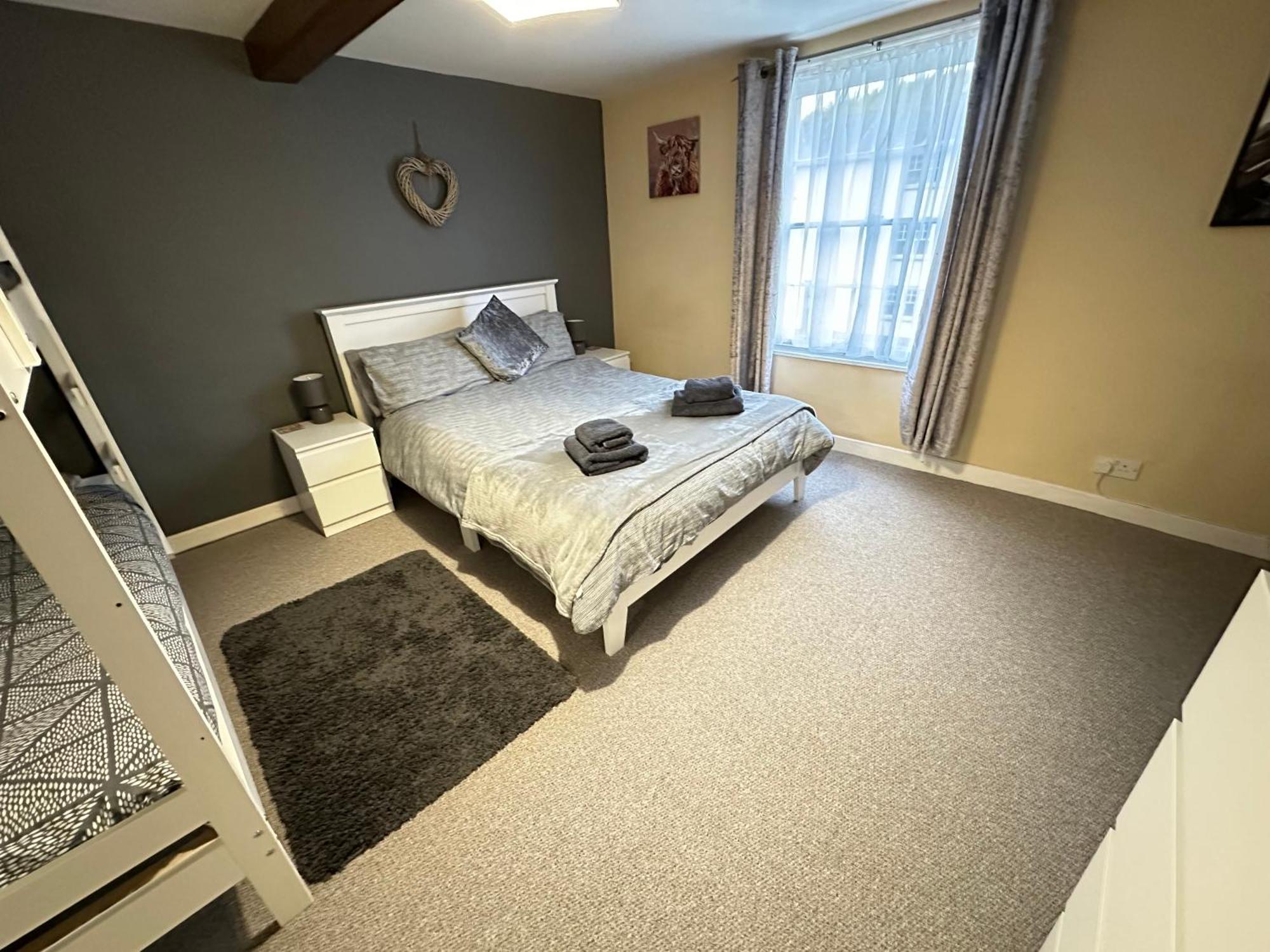Apartment Townhouse-pet-friendly-sleeps 6-mid Wales